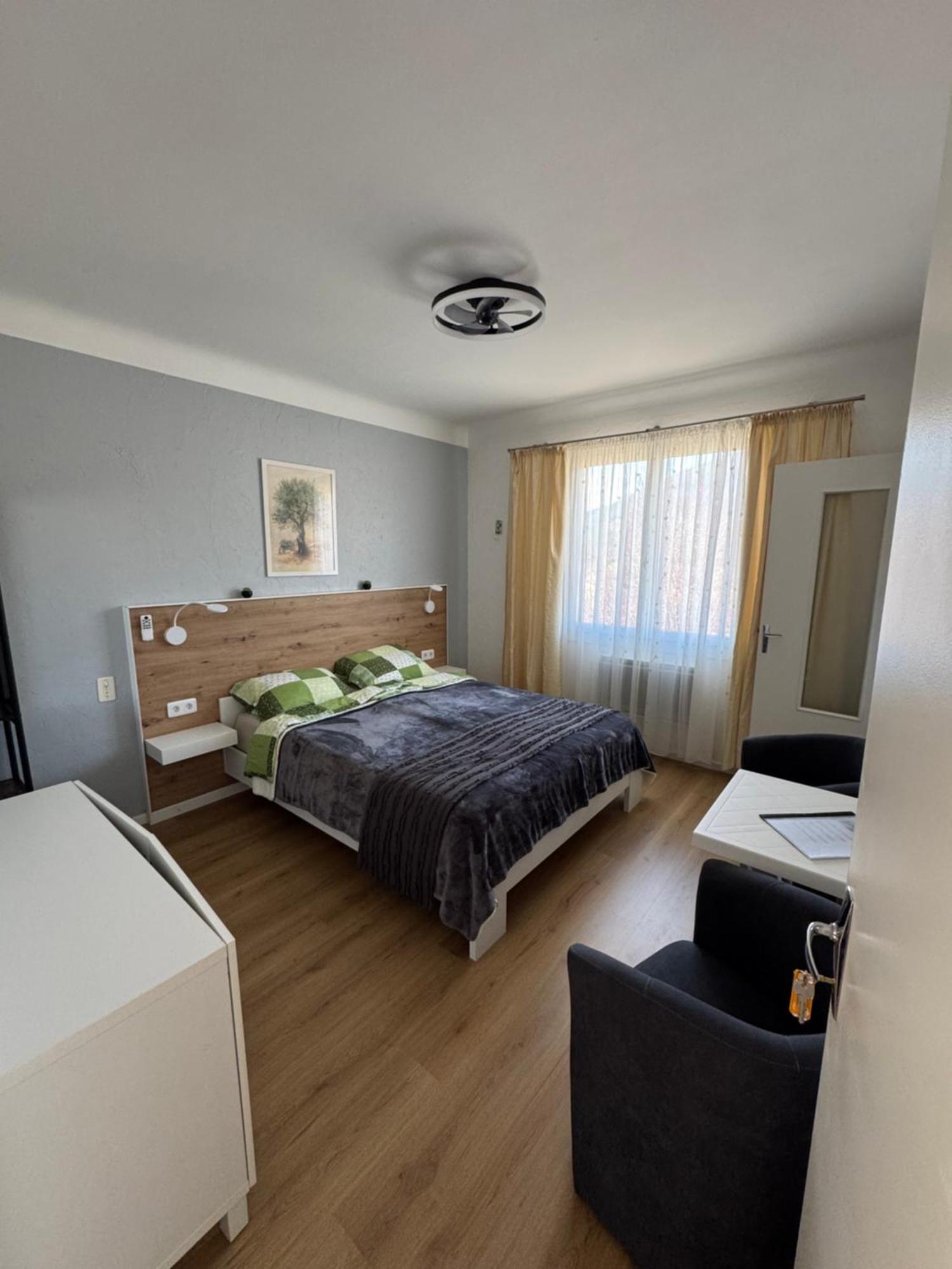 Bnb Castellane Chambre D'Hotes B&B Exterior photo